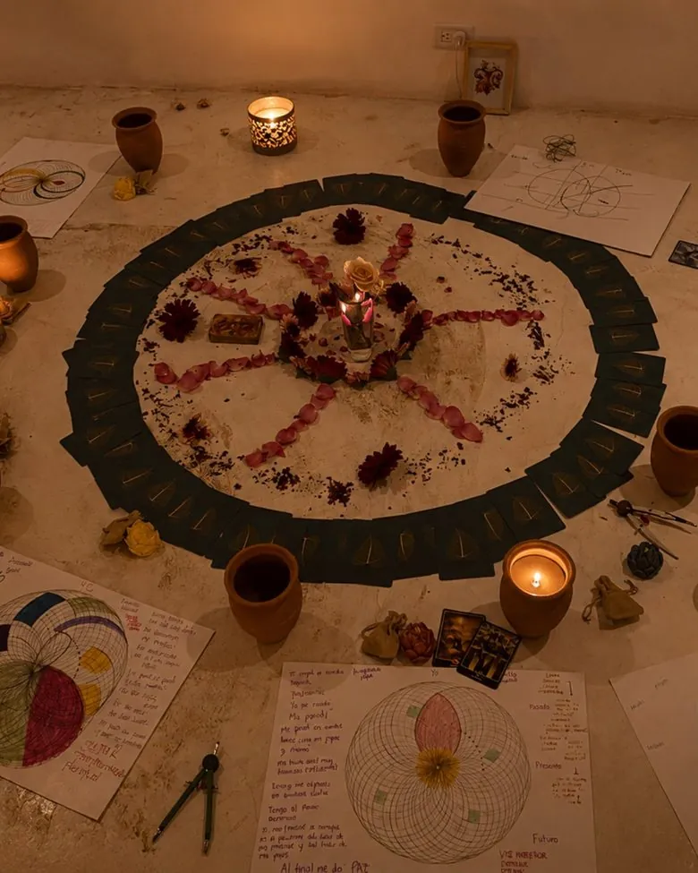 Altar ceremonial para ritual de cierre